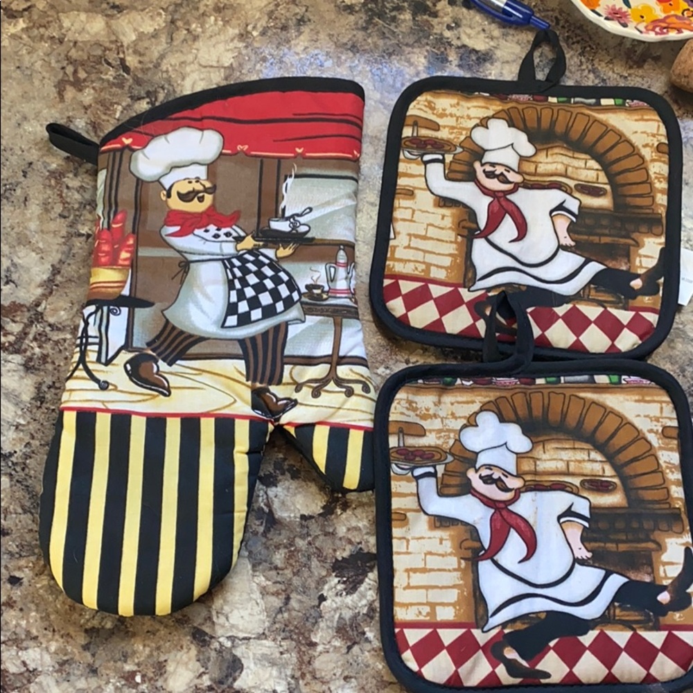 Chef oven mits and hot pads